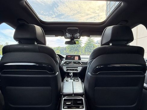 Used 2019 BMW 740i w/ Executive Package RWD image 32