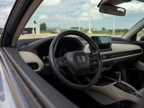 Used 2023 Honda HR-V LX image 13