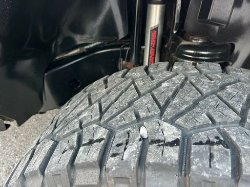 Used 2017 Jeep Wrangler Unlimited Rubicon AWD/4WD image 13