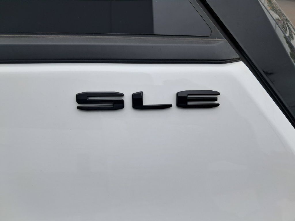 Used 2024 GMC Terrain SLE w/ Driver Convenience Package FWD image 10