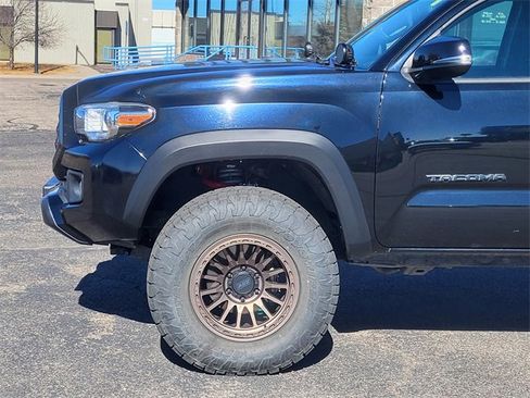 Used 2019 Toyota Tacoma TRD Off-Road w/ Technology Package image 9