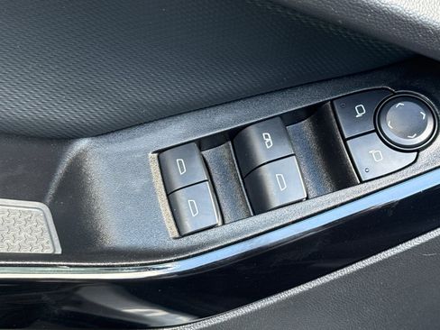 Used 2025 Chevrolet Equinox LT AWD/4WD image 11