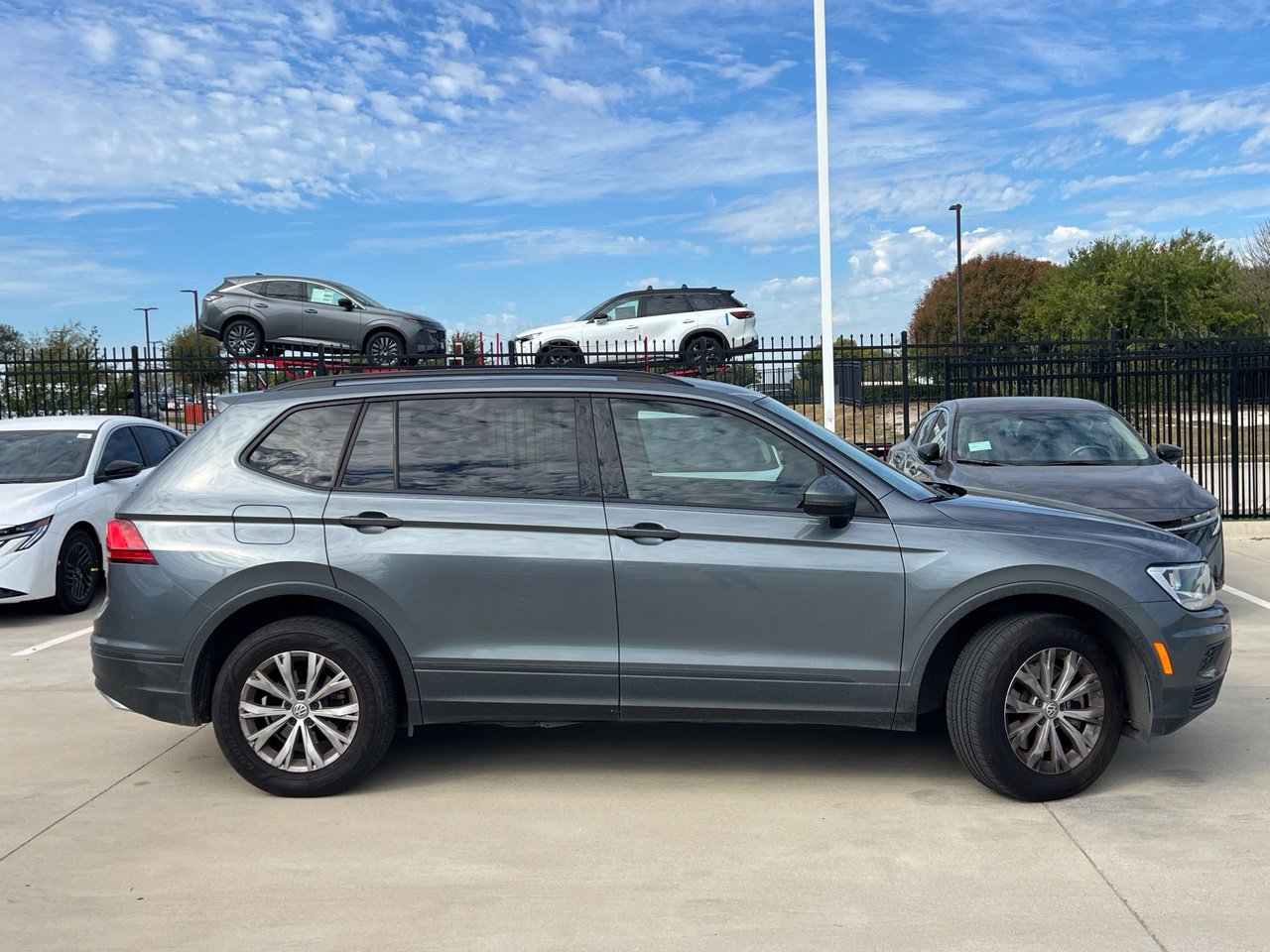 Used 2020 Volkswagen Tiguan S FWD image 3