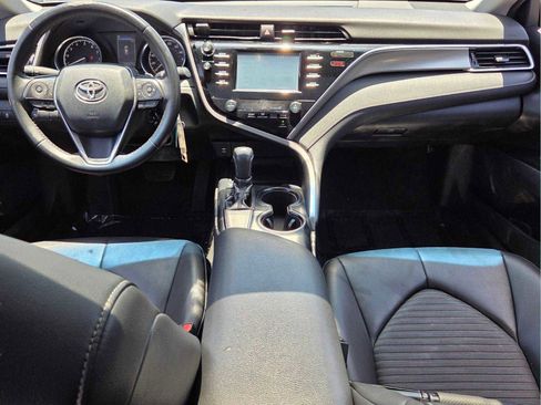 Used 2018 Toyota Camry SE w/ Moonroof Package FWD image 12