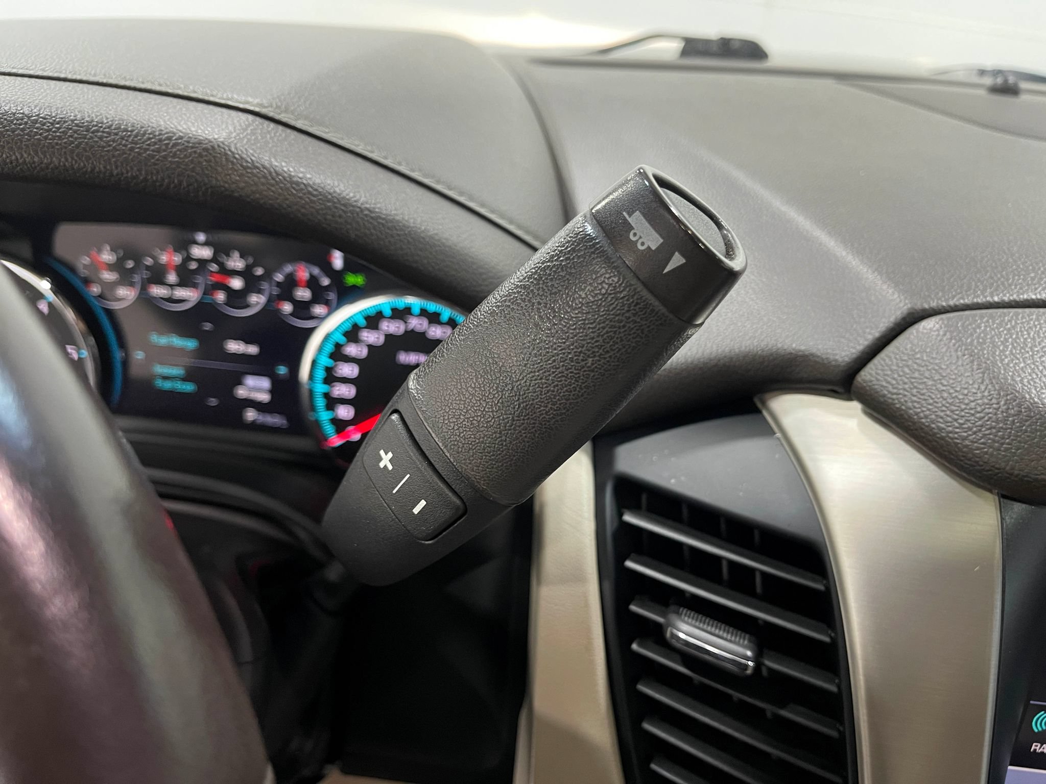 Used 2020 GMC Yukon Denali w/ Denali Premium Package AWD/4WD image 29
