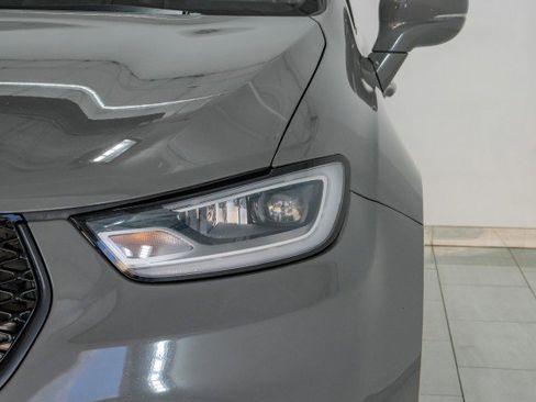 Used 2022 Chrysler Pacifica Touring-L image 38