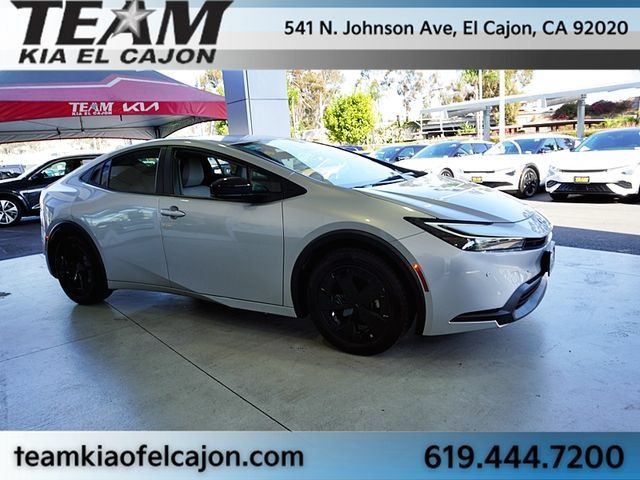 Used 2025 Toyota Prius LE FWD image 11