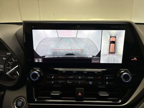 Used 2021 Toyota Highlander Limited image 32