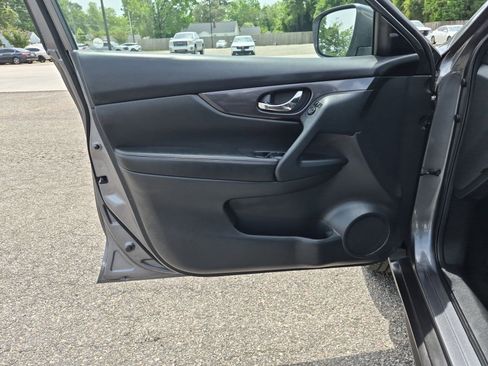 Used 2020 Nissan Rogue SV FWD image 21