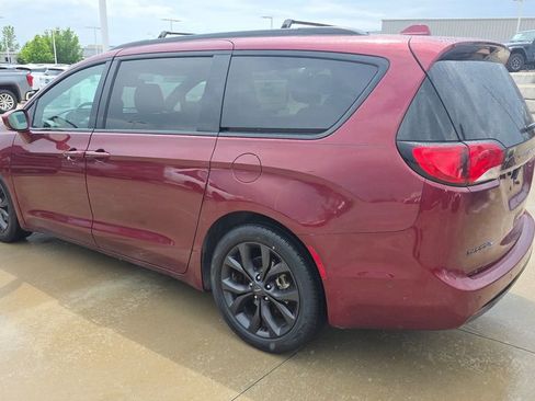 Used 2020 Chrysler Pacifica Touring-L Plus w/ Advanced Safetytec Group FWD image 3