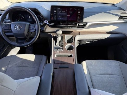 Certified 2024 Toyota Sienna LE image 11