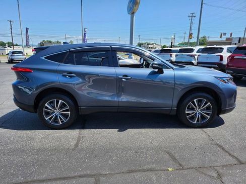 Used 2022 Toyota Venza LE AWD/4WD image 9