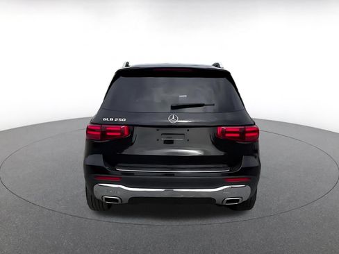 Used 2025 Mercedes-Benz GLB 250 image 12