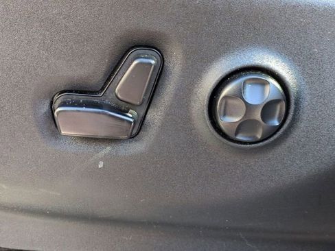 Certified 2018 Chrysler Pacifica Touring-L w/ Tire & Wheel Group image 13