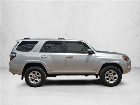Used 2019 Toyota 4Runner SR5 AWD/4WD image 4