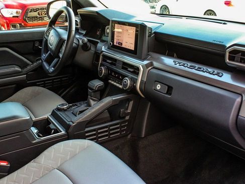 Used 2024 Toyota Tacoma SR5 AWD/4WD image 38