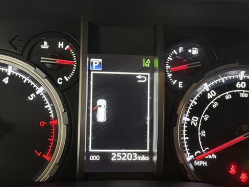 Used 2024 Toyota 4Runner Limited AWD/4WD image 17