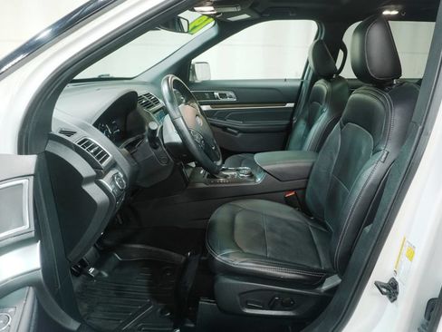 Used 2019 Ford Explorer Limited w/ Ford Safe & Smart Package AWD/4WD image 14