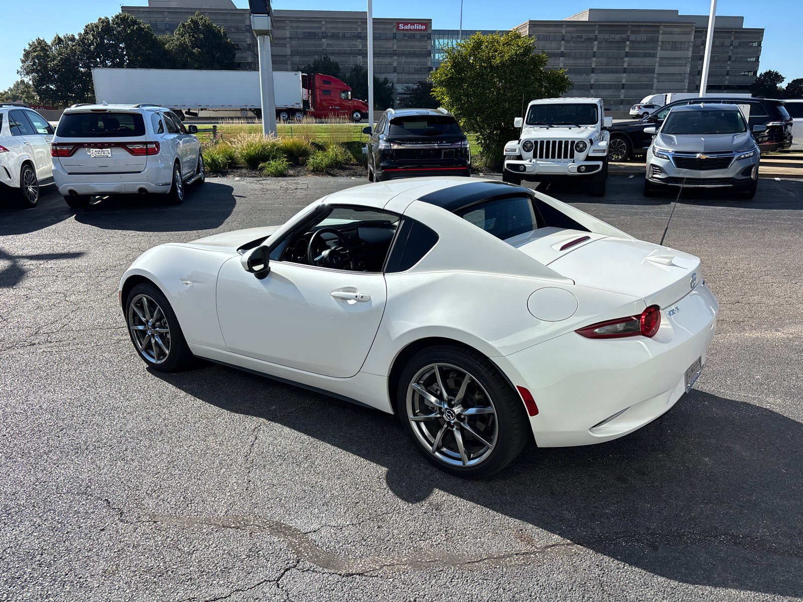 Used 2022 MAZDA MX-5 Miata RF Grand Touring RWD image 5
