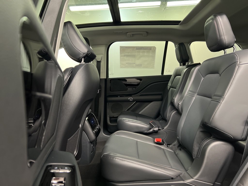 Used 2026 Lincoln Aviator AWD image 31