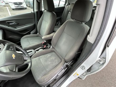 Used 2018 Chevrolet Trax LS image 15