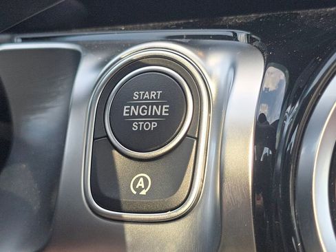 New 2026 Mercedes-Benz GLB 250 4MATIC image 36