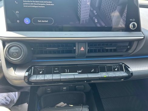 Used 2023 Toyota Prius XLE FWD image 7
