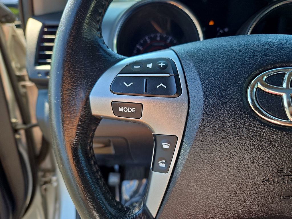 Used 2013 Toyota Highlander Limited AWD/4WD image 22