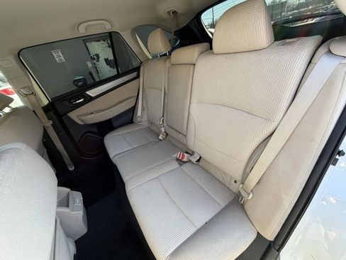 Used 2018 Subaru Outback 2.5i Premium image 17
