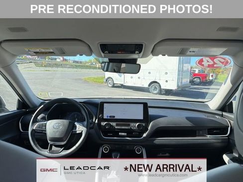 Used 2024 Toyota Grand Highlander AWD image 15