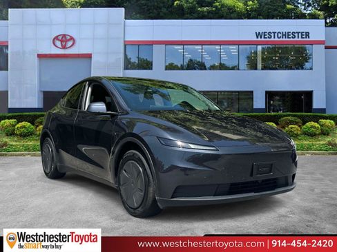 Used 2026 Tesla Model Y Long Range AWD/4WD image 1