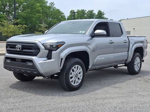 Used 2024 Toyota Tacoma SR5 AWD/4WD image 6