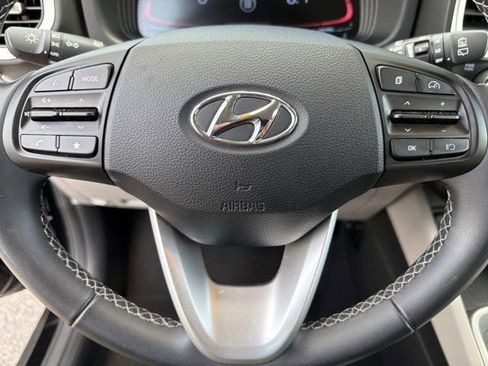 Used 2025 Hyundai Venue SEL FWD image 22