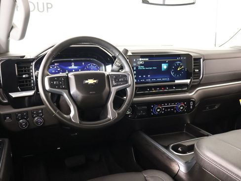 Used 2025 Chevrolet Silverado 2500 LTZ w/ LTZ Convenience Package AWD/4WD image 2