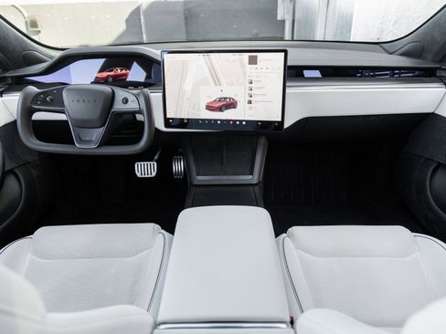 Used 2022 Tesla Model S Plaid image 12