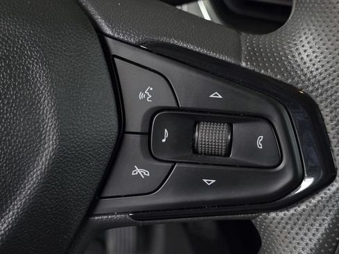Used 2025 Chevrolet Trax LT FWD image 22