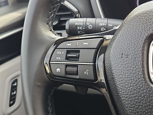 Certified 2025 Honda Pilot Touring image 18