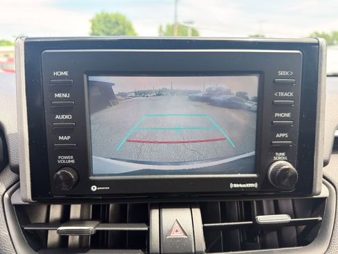 Used 2020 Toyota RAV4 LE AWD/4WD image 34