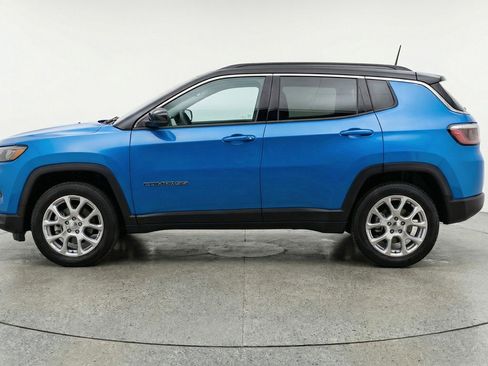 Used 2025 Jeep Compass Limited AWD/4WD image 3