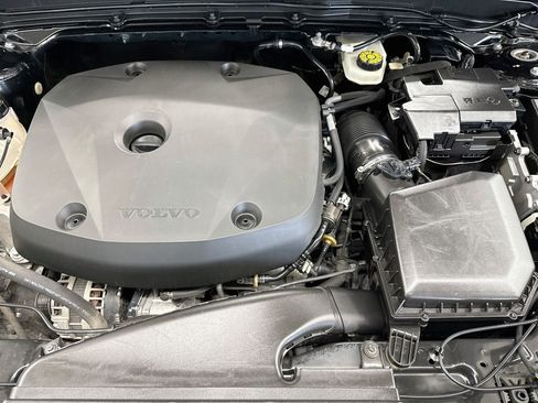 Used 2022 Volvo XC40 T5 Momentum AWD/4WD image 34