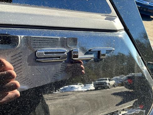 Used 2024 GMC Terrain SLT w/ Infotainment Package II image 15