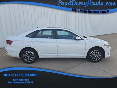Used 2021 Volkswagen Jetta SE w/ SE Cold Weather Package FWD image 1