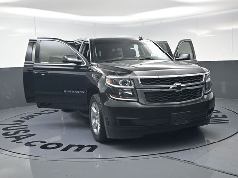 Used 2017 Chevrolet Suburban LT image 23