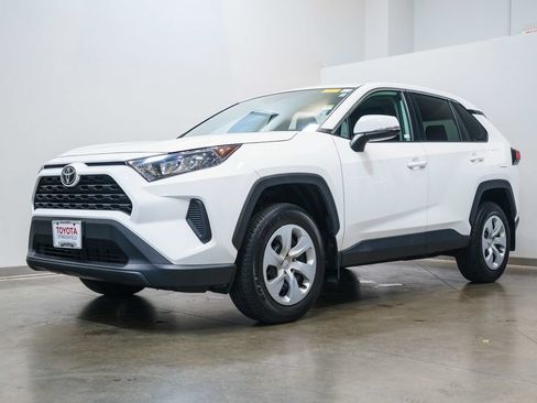 Certified 2022 Toyota RAV4 LE AWD/4WD image 3