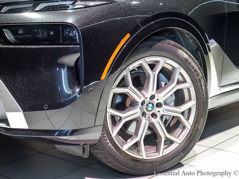 Used 2025 BMW X7 xDrive40i w/ Premium Package AWD/4WD image 5