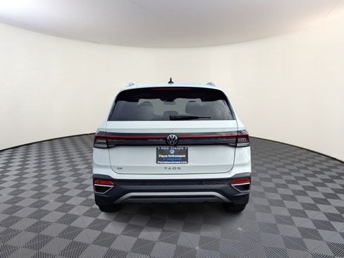 Used 2025 Volkswagen Taos SE image 6