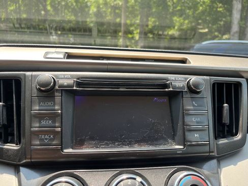 Used 2013 Toyota RAV4 LE FWD image 28