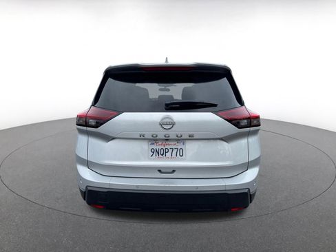 Used 2025 Nissan Rogue SV FWD image 8