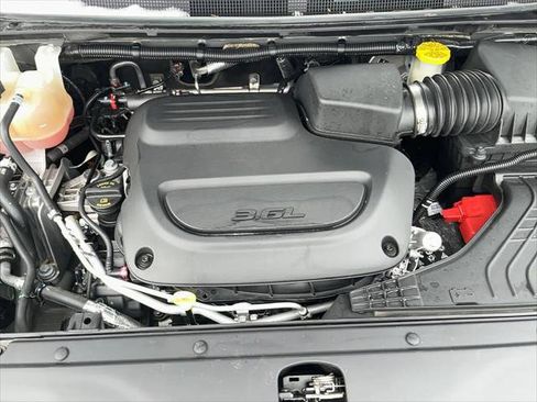 Certified 2022 Chrysler Pacifica Touring-L image 19