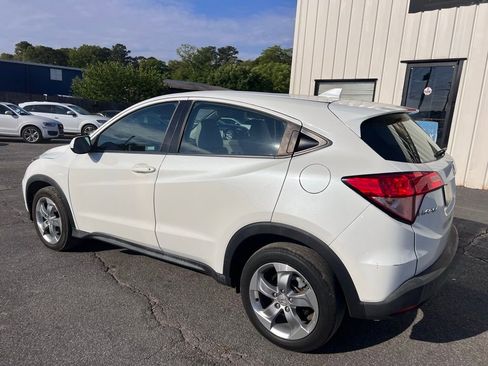 Used 2018 Honda HR-V LX image 8